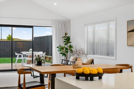 Photo of property in 7 Annie Aranui Drive, Poraiti, 4182