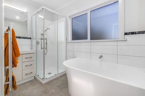 Photo of property in 8 Hughes Street, Waikanae Beach, Waikanae, 5036