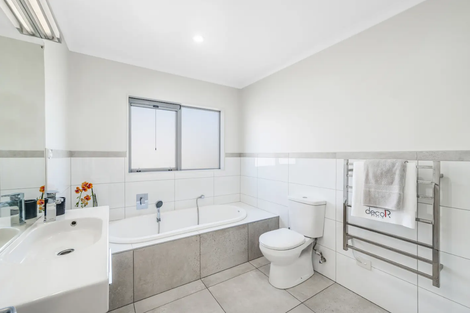 Photo of property in 24 Darion Drive, Flat Bush, Auckland, 2019