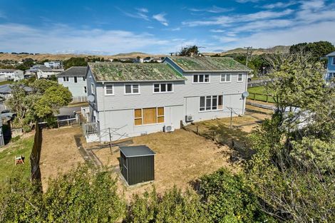 Photo of property in 3-5 York Place, Cannons Creek, Porirua, 5024