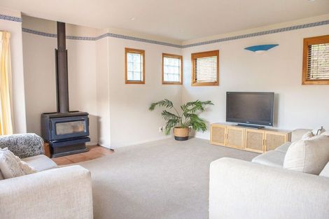 Photo of property in 37 Cornwall Road, Lyttelton, 8082