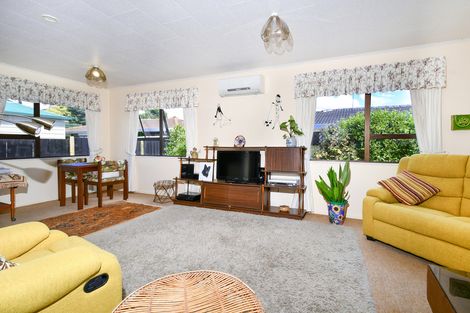 Photo of property in 1/94 Roberts Road, Te Atatu South, Auckland, 0610