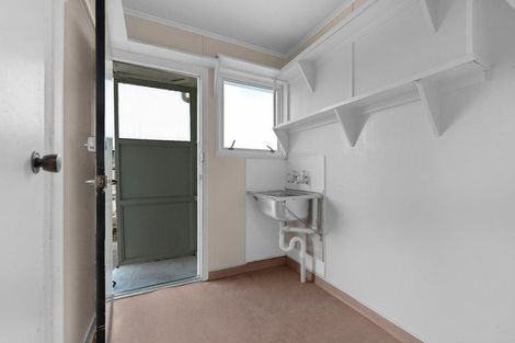 Photo of property in 76 Cambridge Terrace, Papatoetoe, Auckland, 2025