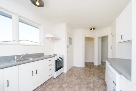 Photo of property in 24 Holdsworth Avenue, Milson, Palmerston North, 4414