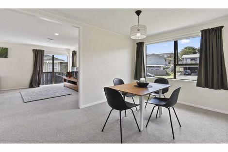 Photo of property in 27 Aronia Way, Goodwood Heights, Auckland, 2105