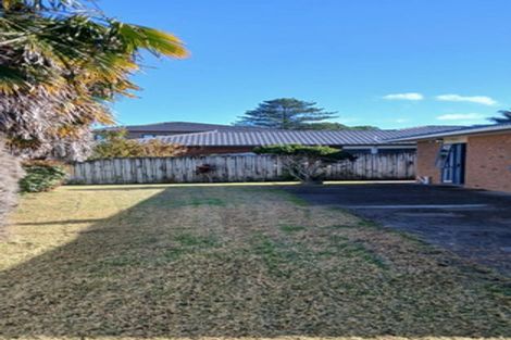 Photo of property in 14 Harobed Place, Weymouth, Auckland, 2103