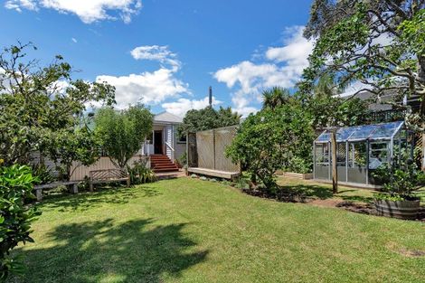 Photo of property in 3 Lake Road, Devonport, Auckland, 0624
