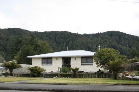 Photo of property in 100 Fairfax Street, Murchison, 7007