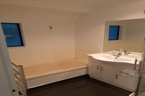 Photo of property in 62 Colchester Crescent, Newlands, Wellington, 6037