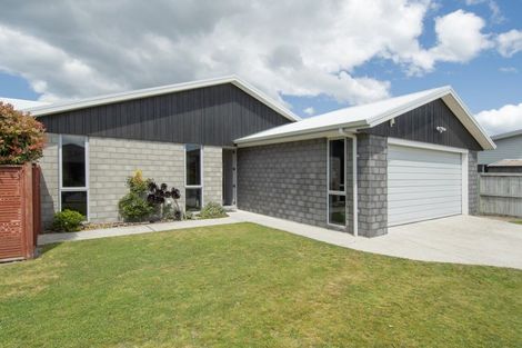 Photo of property in 21 Butterworth Crescent, Papamoa Beach, Papamoa, 3118
