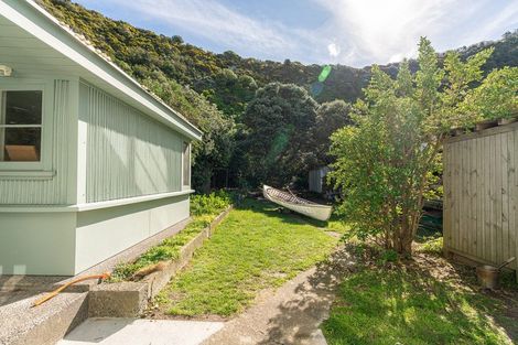 Photo of property in 189 Breaker Bay Road, Breaker Bay, Wellington, 6022