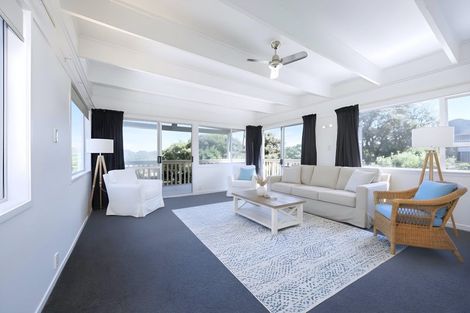 Photo of property in 95 Marine Parade North, Piha, New Lynn, 0772