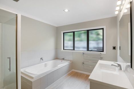 Photo of property in 30 Sandwich Road, St Andrews, Hamilton, 3200