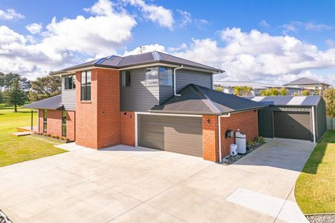 Photo of property in 31 Golf Vue Place, Castlecliff, Whanganui, 4501