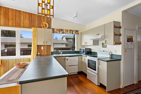 Photo of property in 6 William Street, Waikanae Beach, Waikanae, 5036