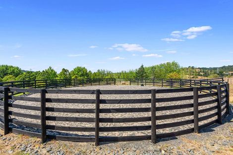 Photo of property in 903 Old North Road, Waimauku, 0882