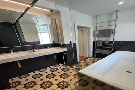 Photo of property in Inverleith Apartments, 3/306 Oriental Parade, Oriental Bay, Wellington, 6011