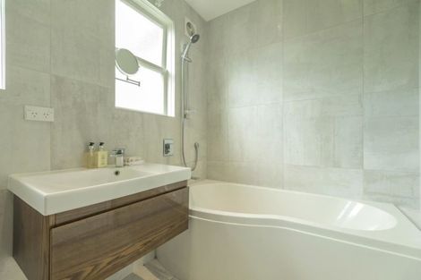 Photo of property in 2 Winscombe Street, Belmont, Auckland, 0622