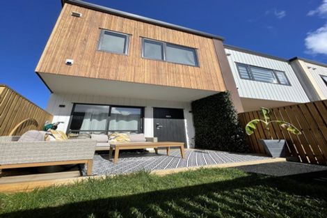 Photo of property in 132 Tiriwa Drive, Massey, Auckland, 0614