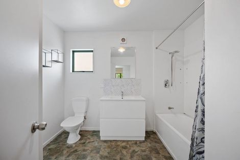 Photo of property in 121b Sunnyside Road, Sunnyvale, Auckland, 0612