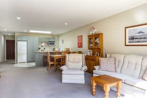 Photo of property in 9 Bunker Rise, Golflands, Auckland, 2013