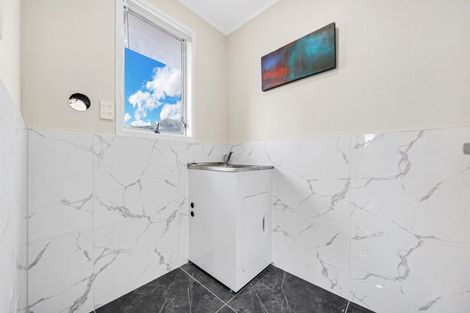 Photo of property in 11 Dorendia Place, Clendon Park, Auckland, 2103