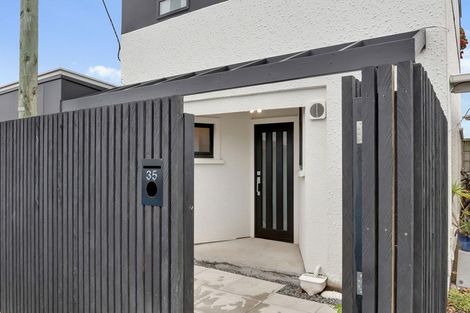 Photo of property in 35 Young Street, New Plymouth, 4310