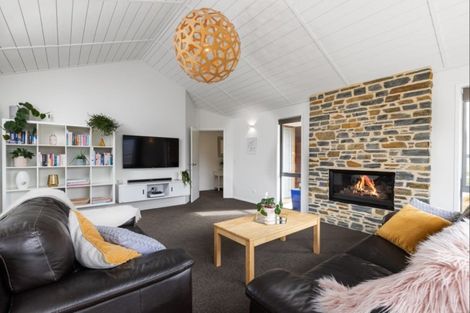 Photo of property in 14 Cone Peak Close, Lake Hayes, Queenstown, 9304