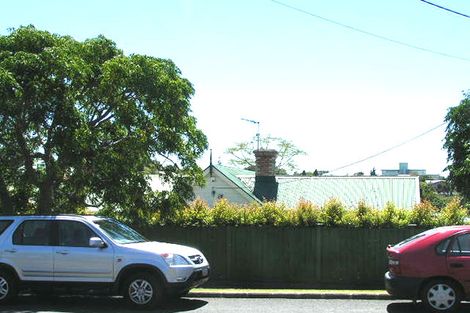 Photo of property in 17b Rodney Road, Northcote Point, Auckland, 0627