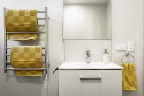 Photo of property in 67 Mcdonnell Road, Arrowtown, 9302