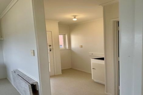 Photo of property in 2/38 Knightsbridge Drive, Forrest Hill, Auckland, 0620