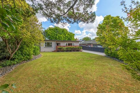 Photo of property in 11 Durham Crescent, Palmerston North, 4414