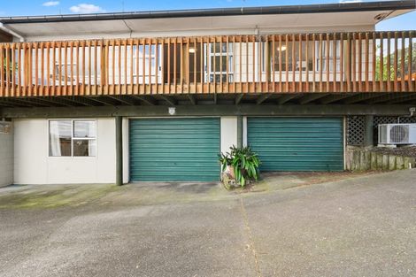 Photo of property in 1/5 Zita Avenue, Matakatia, Whangaparaoa, 0930