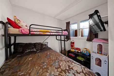 Photo of property in 59 Fifth Avenue, Urenui, 4377