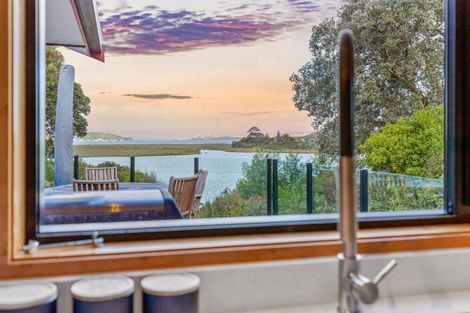 Photo of property in 163 West Harbour Drive, West Harbour, Auckland, 0618