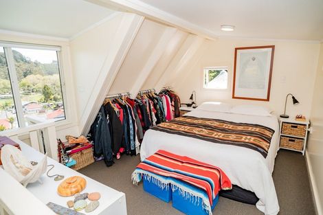 Photo of property in 50 Oxford Terrace, Coromandel, 3506