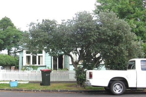 Photo of property in 17 Challinor Crescent, Mount Albert, Auckland, 1025