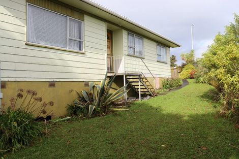 Photo of property in 15 Balwyn Place, Clendon Park, Auckland, 2103