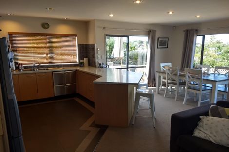 Photo of property in 6 San Valentino Drive, Henderson, Auckland, 0612