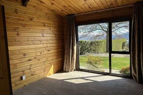 Photo of property in 21 Kennedy Crescent, Wanaka, 9305