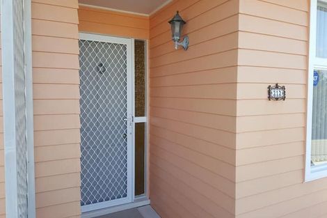 Photo of property in 1/212 Sunnynook Road, Totara Vale, Auckland, 0627