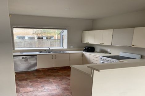 Photo of property in 37 Lyndon Street, Riccarton, Christchurch, 8041