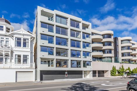 Photo of property in 318 Oriental Parade, Oriental Bay, Wellington, 6011