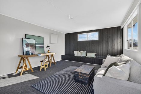 Photo of property in 17 Philip Street, Carterton, 5713