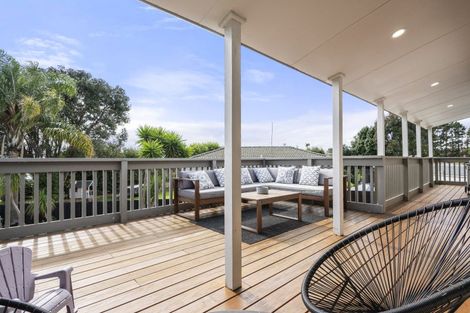 Photo of property in 8 Leaming Place, Clarks Beach, 2122