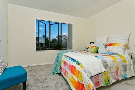 Photo of property in 12 Sunward Rise, Glenfield, Auckland, 0629