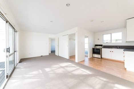 Photo of property in 2/80 Portage Road, New Lynn, Auckland, 0600