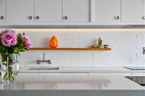 Photo of property in Seaview Apartments, 10/64 Milford Road, Milford, Auckland, 0620