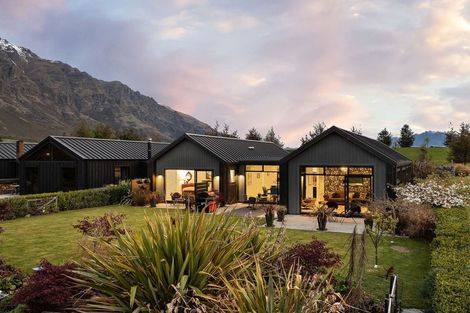 Photo of property in 2 Caithness Court, Jacks Point, Queenstown, 9371