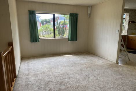 Photo of property in 227 Edmonton Road, Te Atatu South, Auckland, 0610